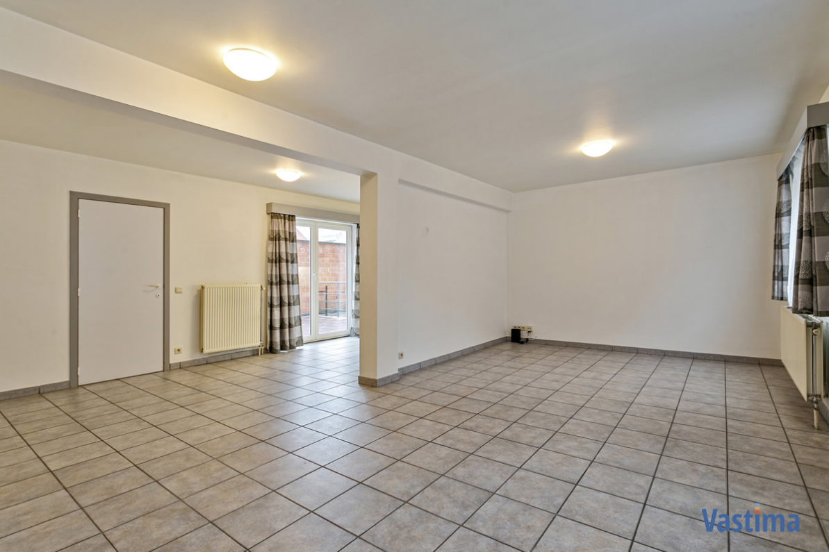 Appartement Verhuurd Asse - Lichtrijk gelijkvloersappartement met 2 slaapkamers, groot terras centrum Asse