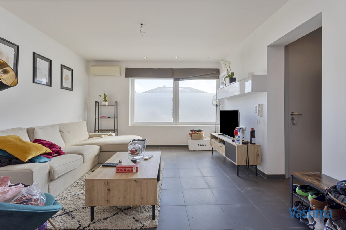 Immo Vastima - Huis Verkocht Asse - Gerenoveerde opbrengsteigendom met 2 appartementen en 4 staanplaatsen
