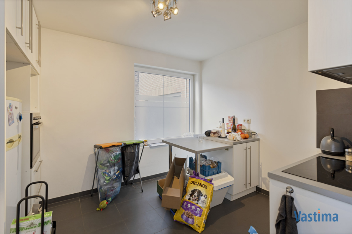 Immo Vastima - Huis Verkocht Asse - Gerenoveerde opbrengsteigendom met 2 appartementen en 4 staanplaatsen