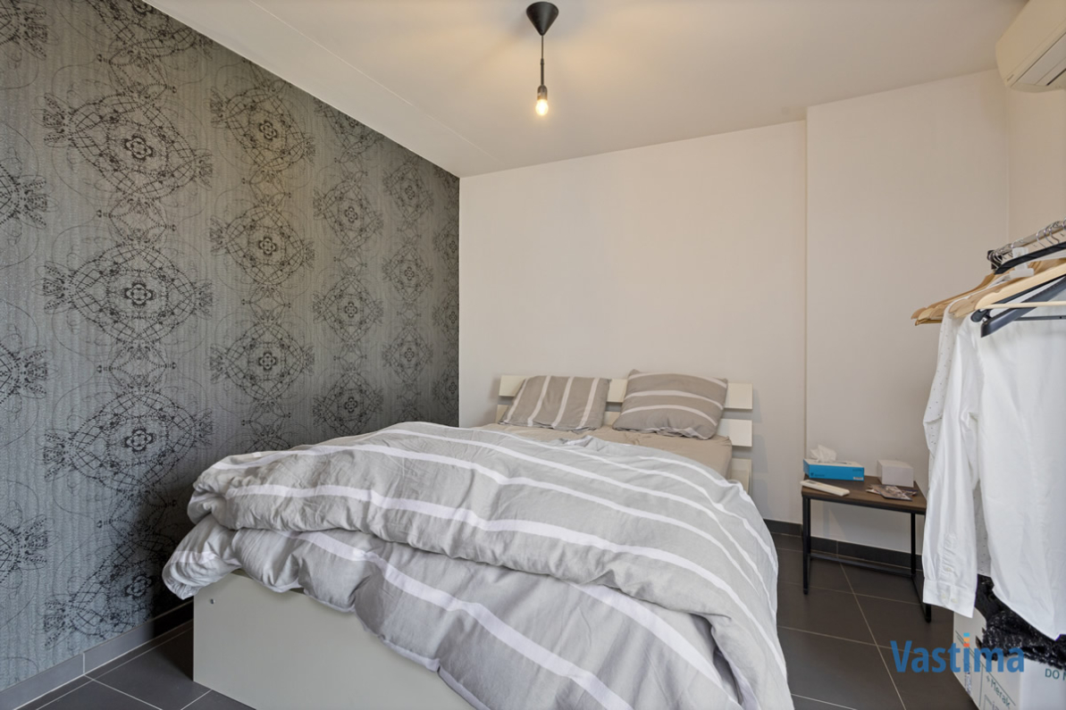 Immo Vastima - Huis Verkocht Asse - Gerenoveerde opbrengsteigendom met 2 appartementen en 4 staanplaatsen