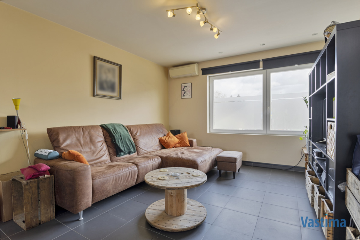 Immo Vastima - Huis Verkocht Asse - Gerenoveerde opbrengsteigendom met 2 appartementen en 4 staanplaatsen