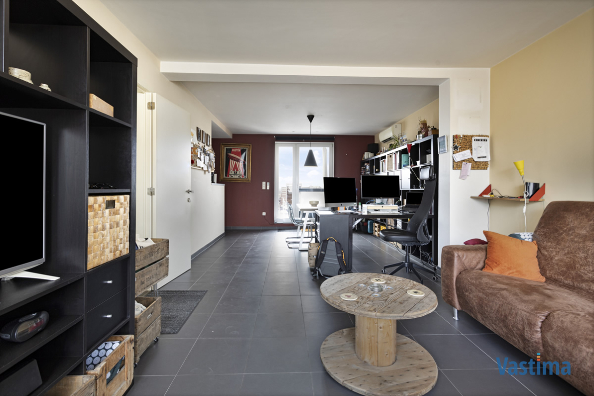 Immo Vastima - Huis Verkocht Asse - Gerenoveerde opbrengsteigendom met 2 appartementen en 4 staanplaatsen