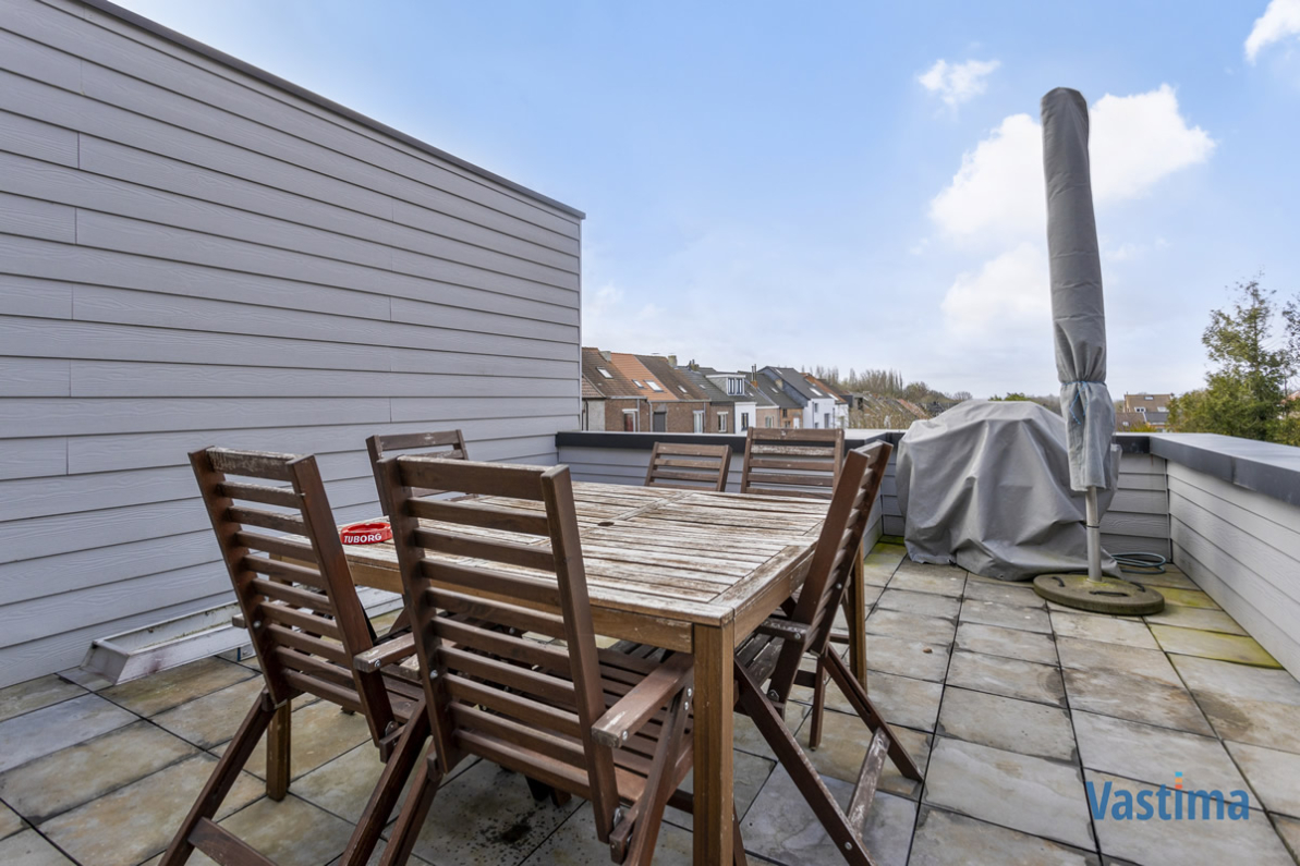 Immo Vastima - Huis Verkocht Asse - Gerenoveerde opbrengsteigendom met 2 appartementen en 4 staanplaatsen