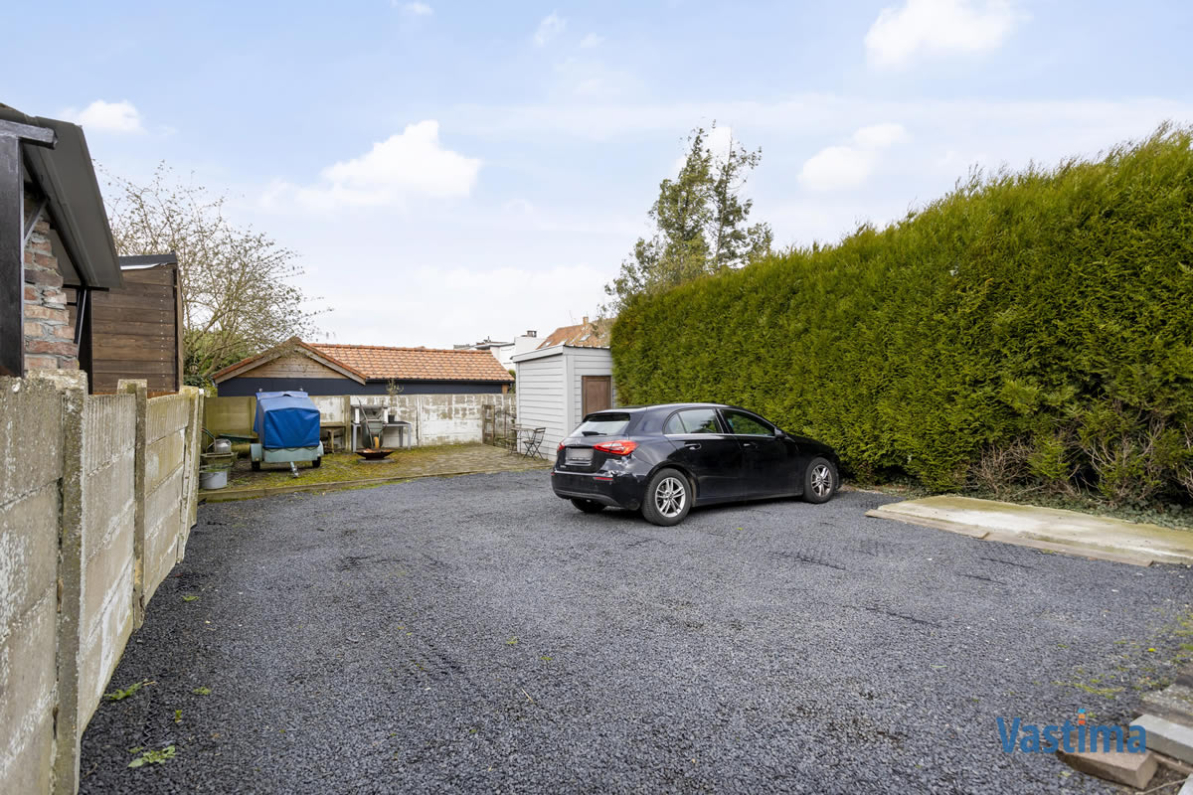 Immo Vastima - Huis Verkocht Asse - Gerenoveerde opbrengsteigendom met 2 appartementen en 4 staanplaatsen