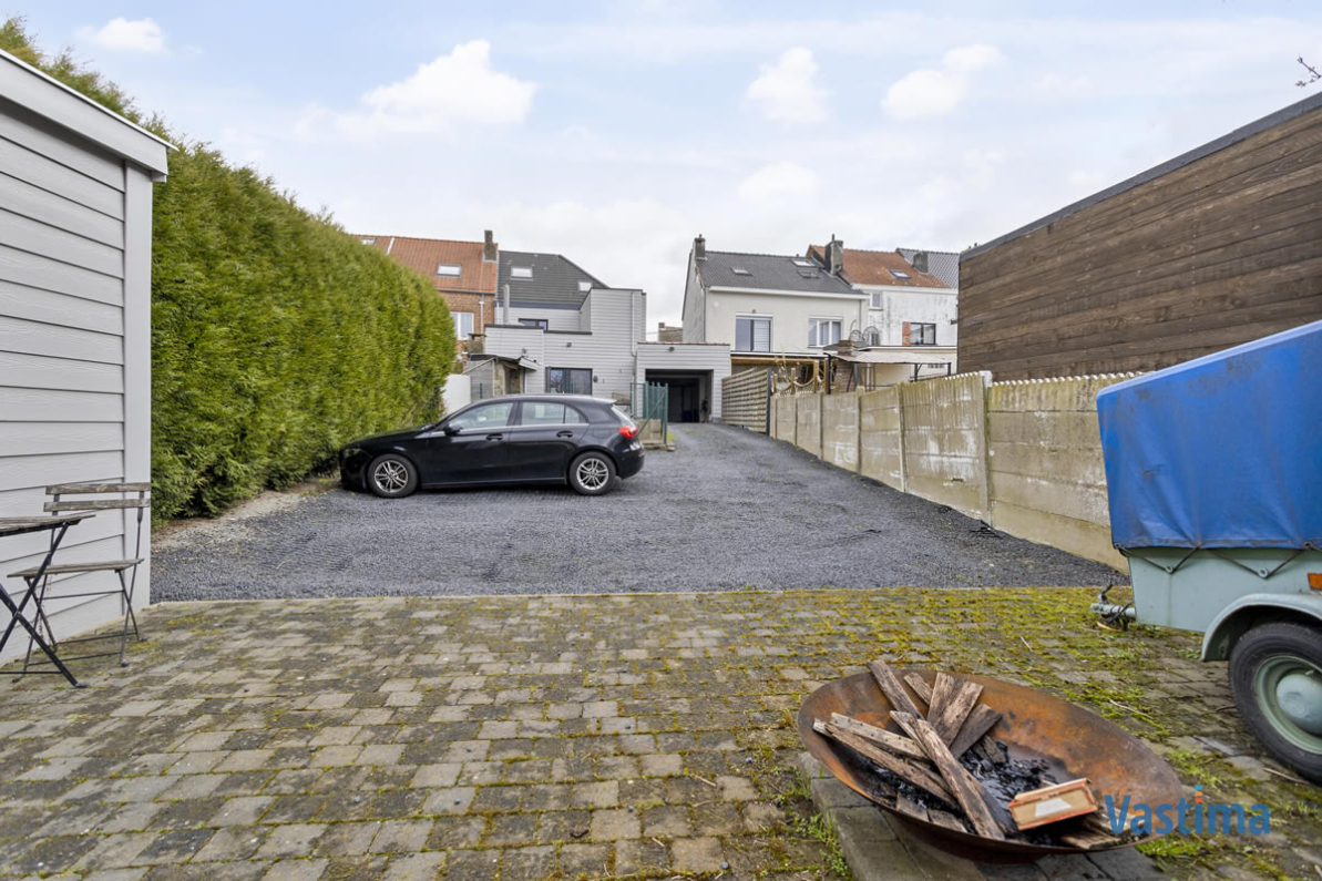 Immo Vastima - Huis Verkocht Asse - Gerenoveerde opbrengsteigendom met 2 appartementen en 4 staanplaatsen