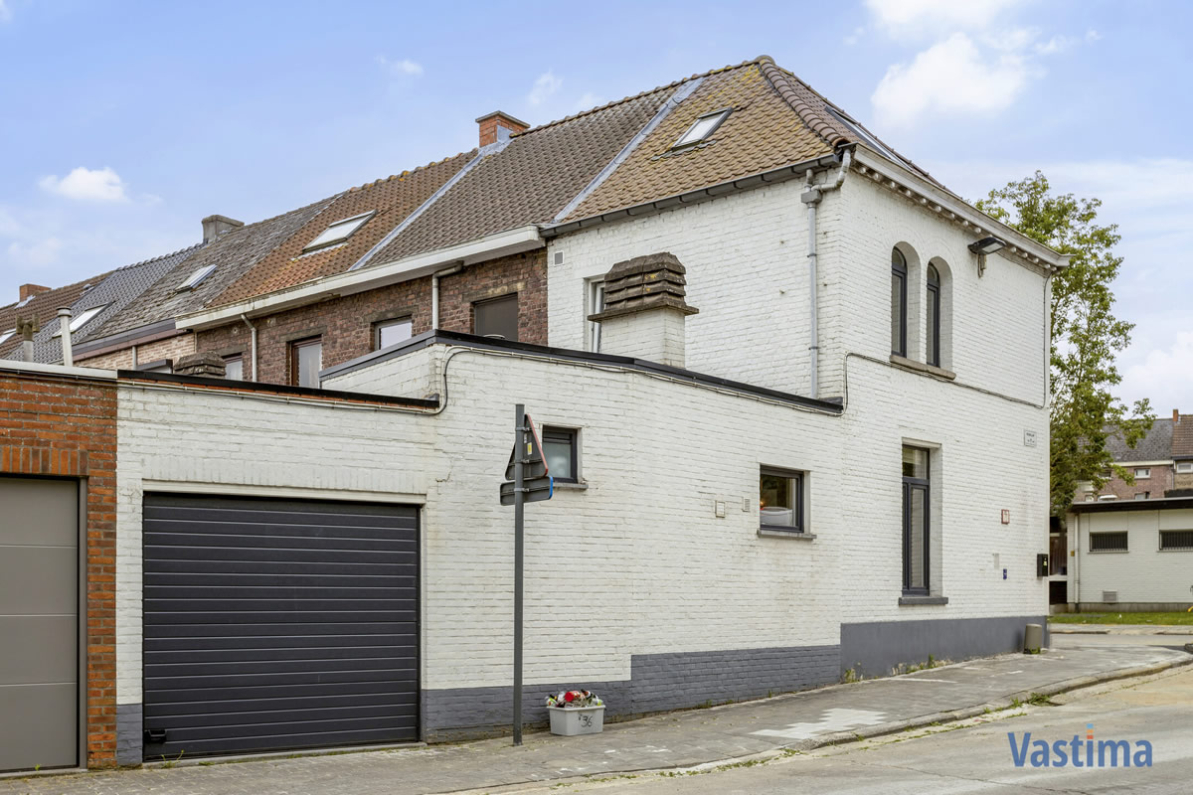 Immo Vastima - Huis Verkocht Aalst - Gerenoveerde starterswoning met 2 à 3 slaapkamers en garage