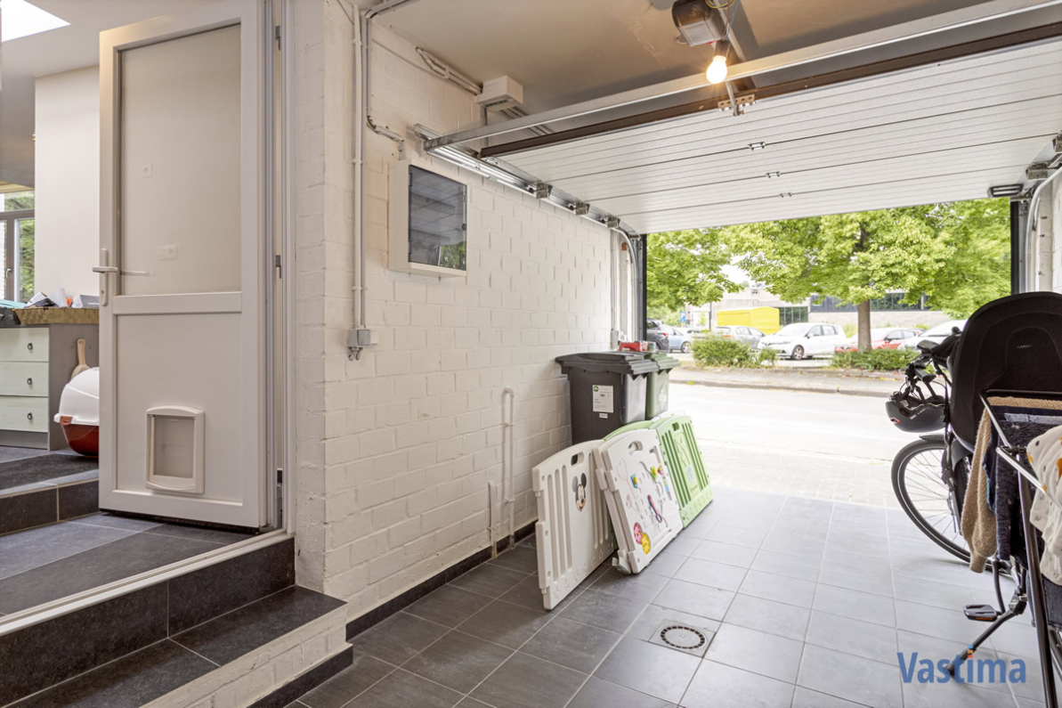 Immo Vastima - Huis Verkocht Aalst - Gerenoveerde starterswoning met 2 à 3 slaapkamers en garage