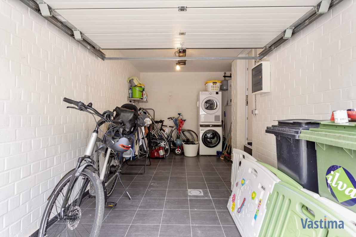 Immo Vastima - Huis Verkocht Aalst - Gerenoveerde starterswoning met 2 à 3 slaapkamers en garage