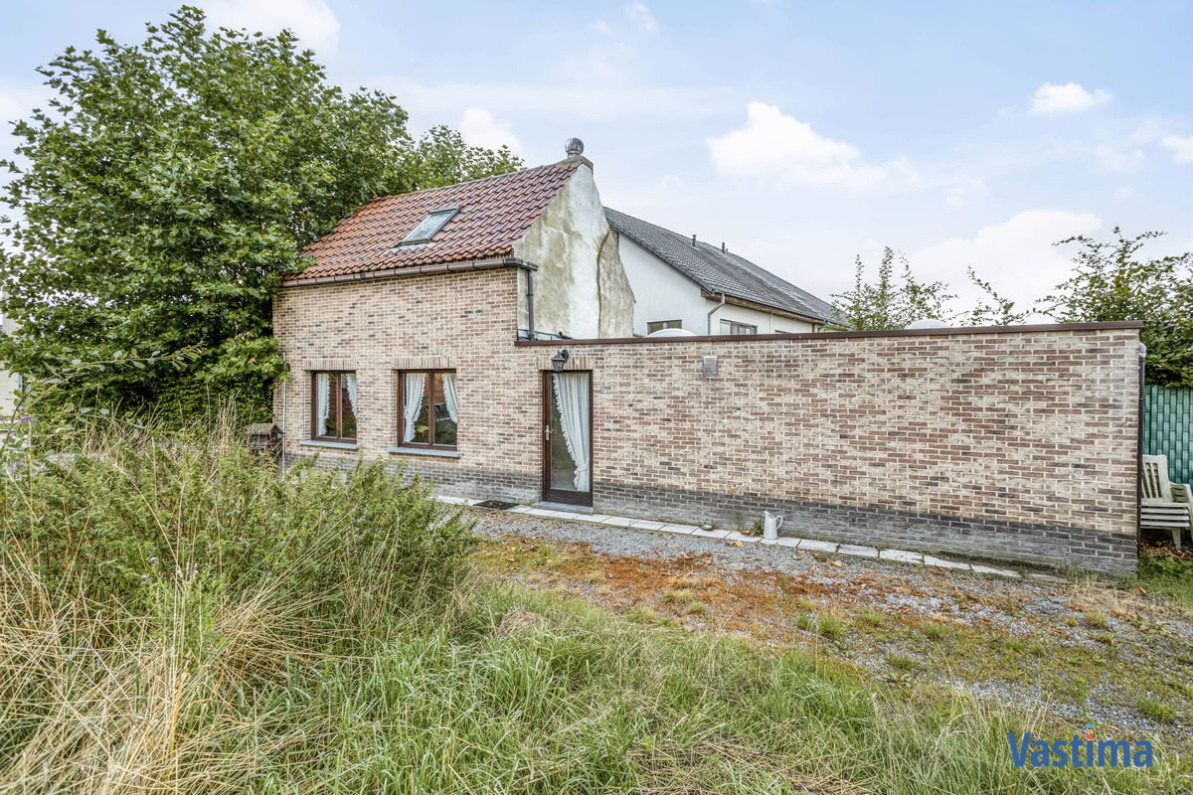 Immo Vastima - Huis Verkocht Moorsel - Te renoveren hoevetje met ruime garage in groen omgeving