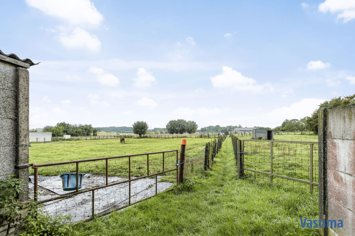 Immo Vastima - Huis Verkocht Moorsel - Te renoveren hoevetje met ruime garage in groen omgeving