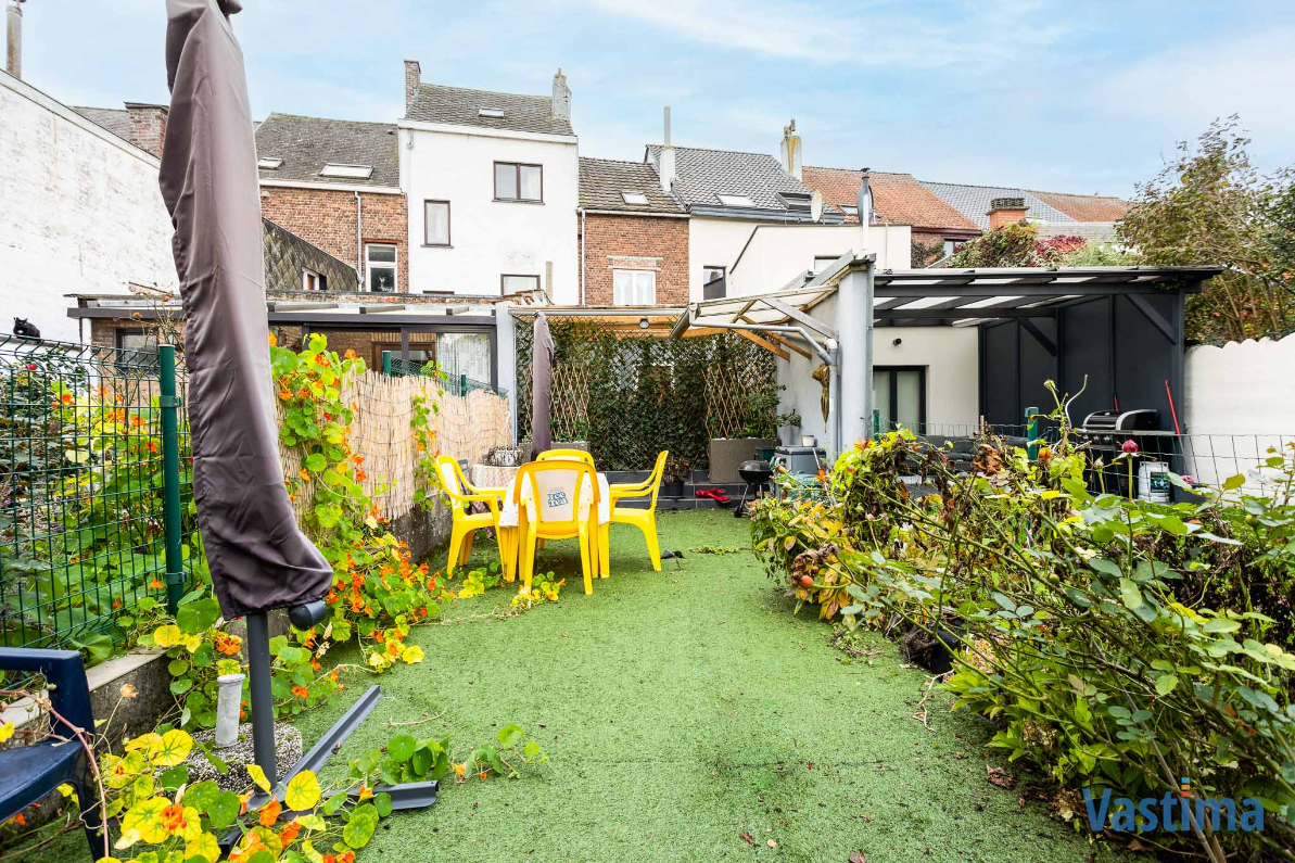 Immo Vastima - Huis Verkocht Asse - Op te frissen rijwoning met tuin centrum Asse