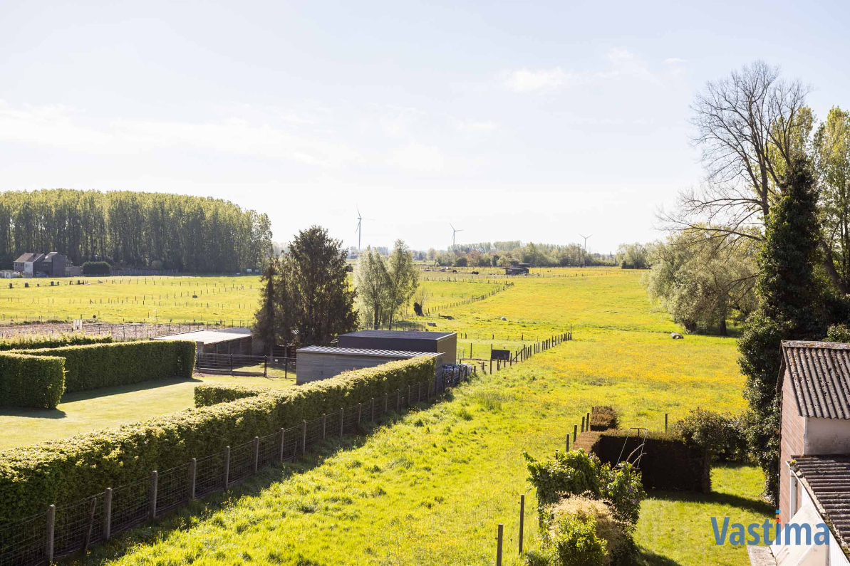 Immo Vastima - Huis Verkocht Nieuwerkerken - Op te frissen woning met prachtig weids uitzicht