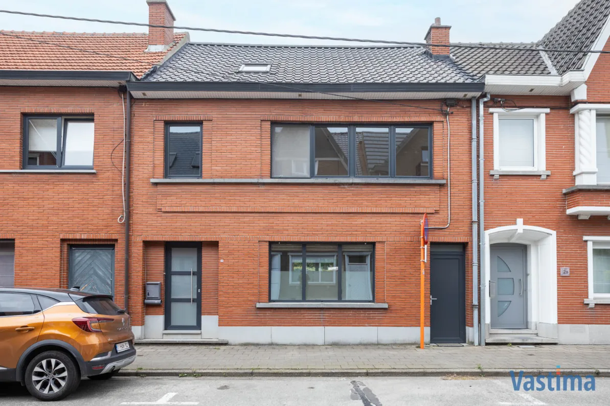 Immo Vastima - Huis Verkocht Erembodegem - Gerenoveerde gezinswoning met 3 slaapkamers en tuin