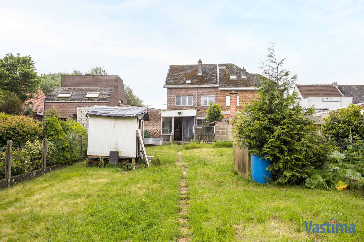 Immo Vastima - Huis Te koop Erembodegem - Ruime gezinswoning met tuin en garage