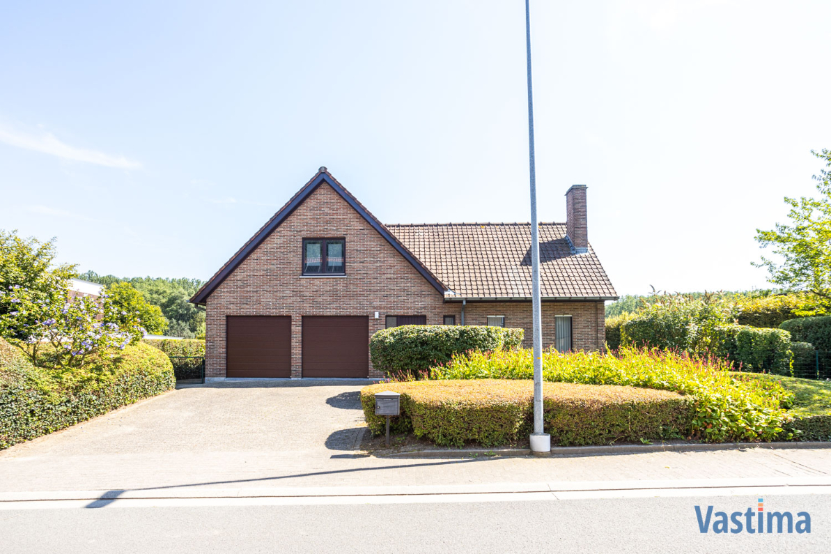 Immo Vastima - Huis Verkocht Bambrugge - Bungalow - Villa met dubbele garage en prachtige tuin