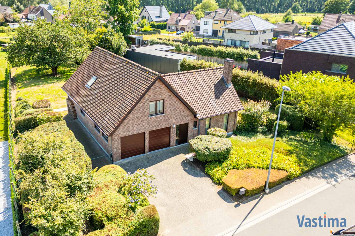 Immo Vastima - Huis Te koop Bambrugge - Bungalow - Villa met dubbele garage en prachtige tuin