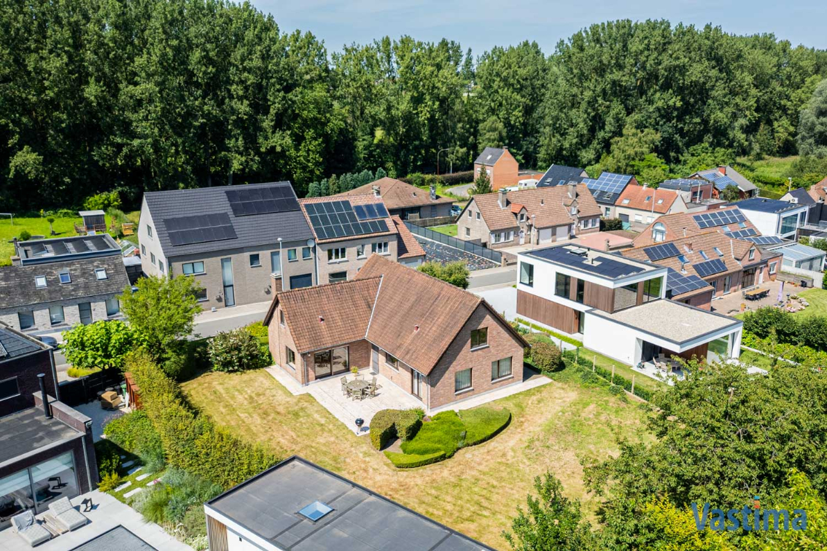 Immo Vastima - Huis Te koop Bambrugge - Bungalow - Villa met dubbele garage en prachtige tuin