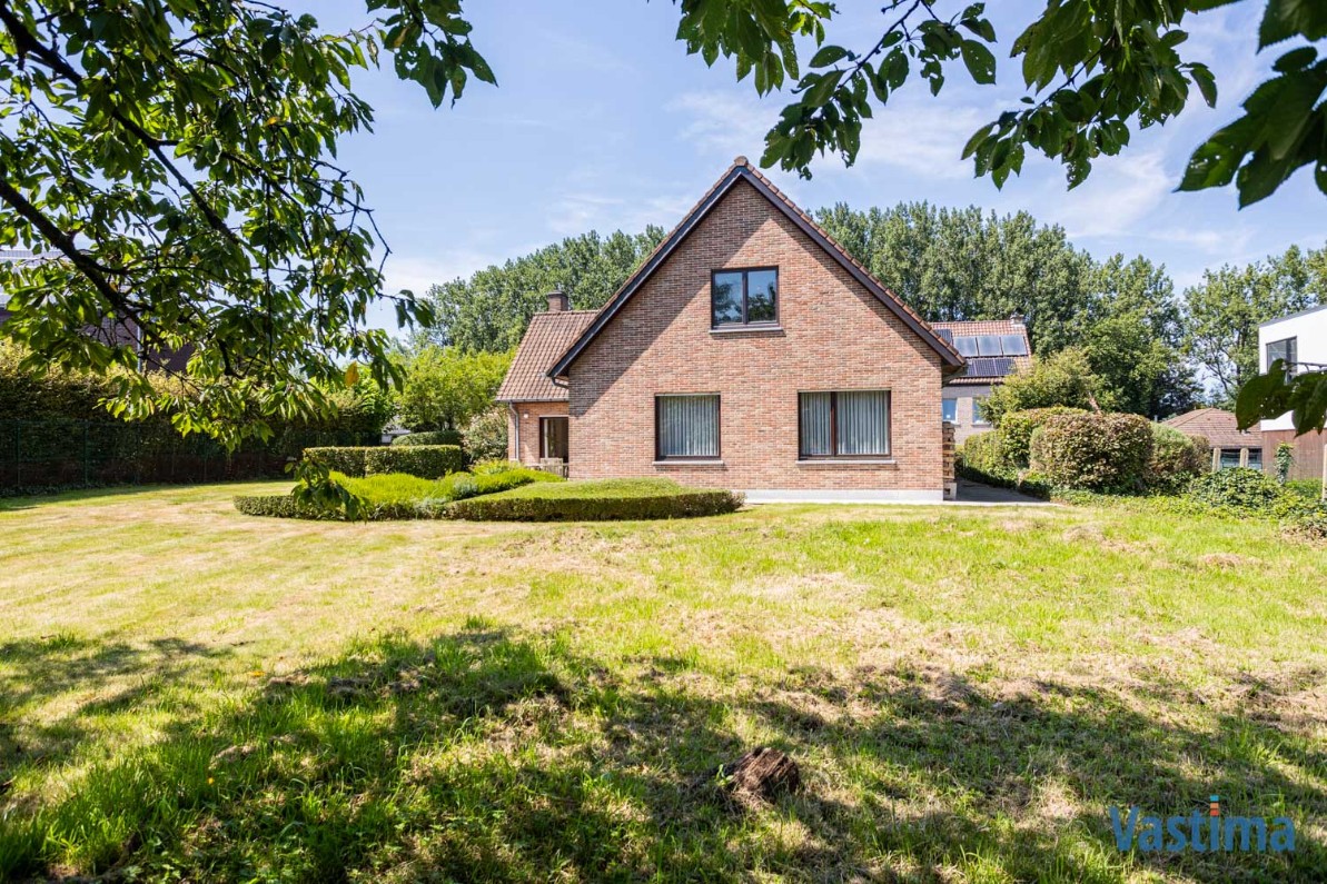 Immo Vastima - Huis Te koop Bambrugge - Bungalow - Villa met dubbele garage en prachtige tuin