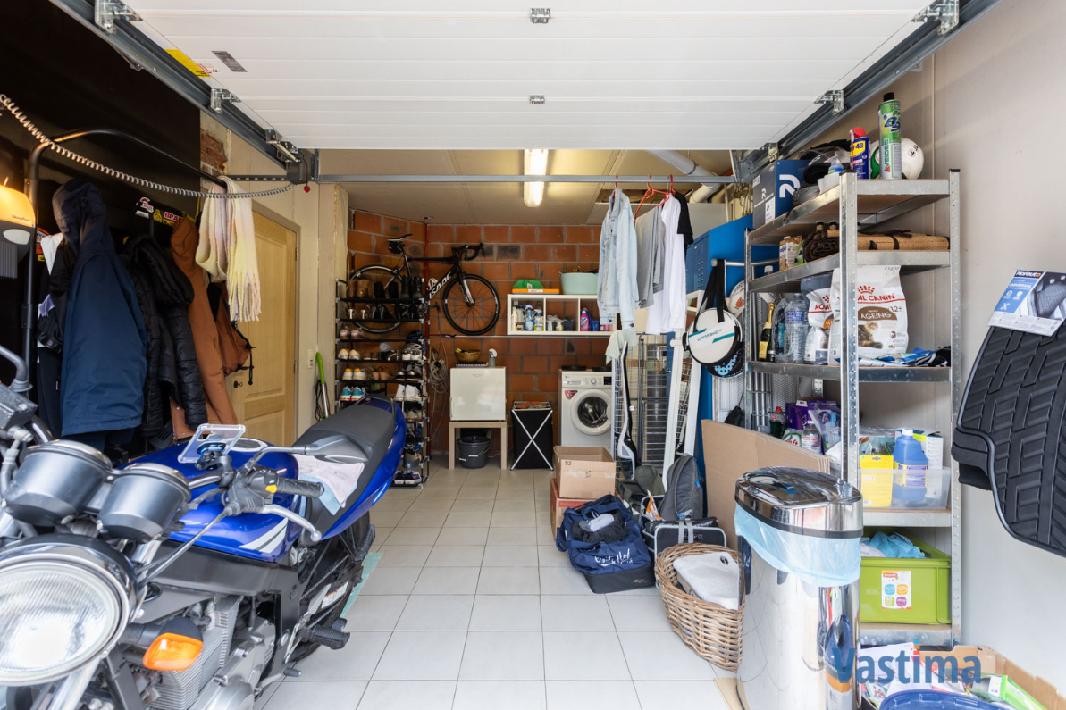 Immo Vastima - Huis Te koop Aalst - Instapklare woning met inpandige garage nabij centrum Aalst