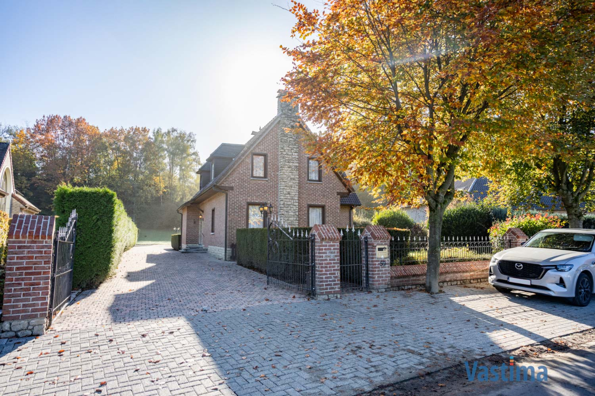 Immo Vastima - Huis Te koop Halle - Statige villa met enorm potentieel in een prachtige groene omgeving