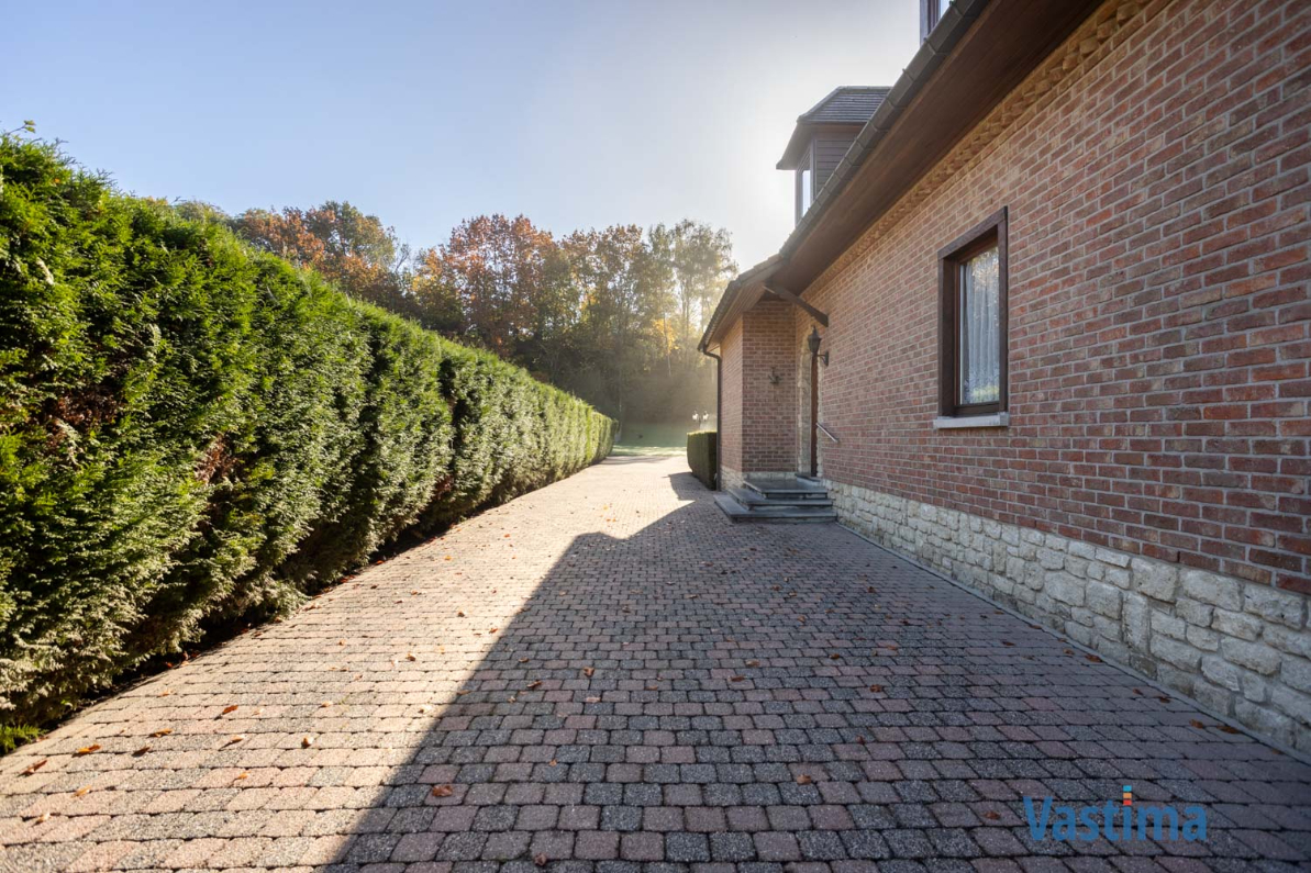 Immo Vastima - Huis Te koop Halle - Statige villa met enorm potentieel in een prachtige groene omgeving