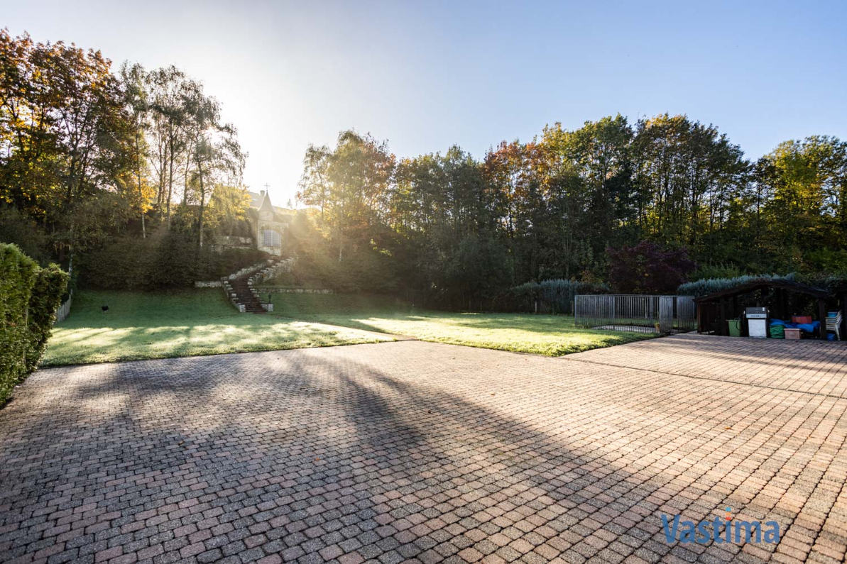 Immo Vastima - Huis Te koop Halle - Statige villa met enorm potentieel in een prachtige groene omgeving