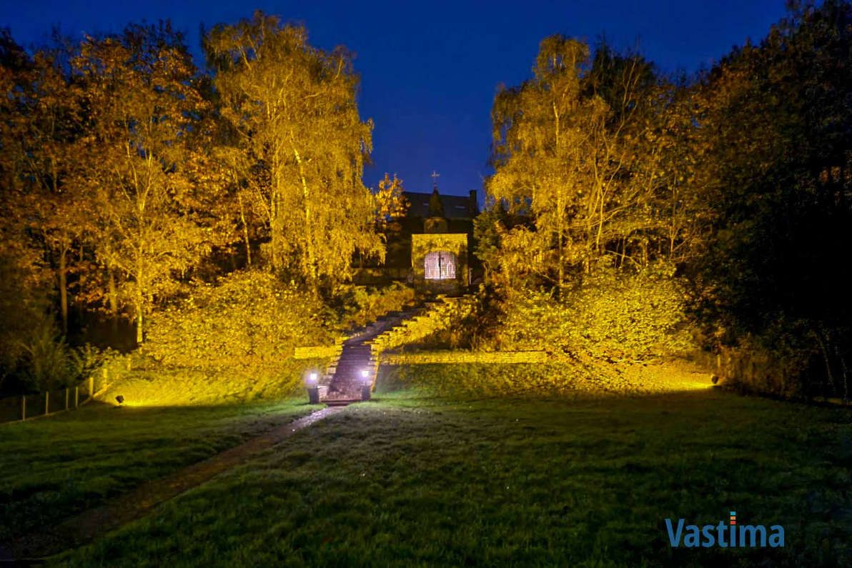 Immo Vastima - Huis Te koop Halle - Statige villa met enorm potentieel in een prachtige groene omgeving