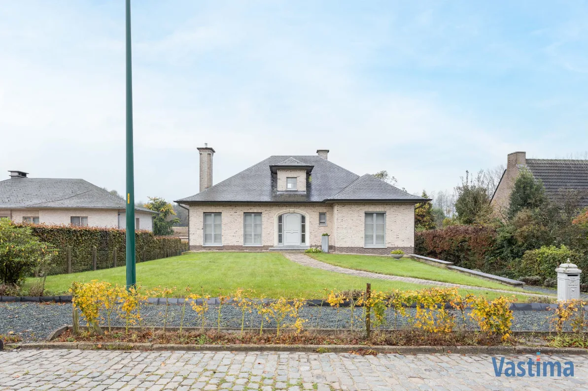 Immo Vastima - Huis Verkocht Meldert - Stijlvolle villa met royale woonruimtes aan Kravaalbos