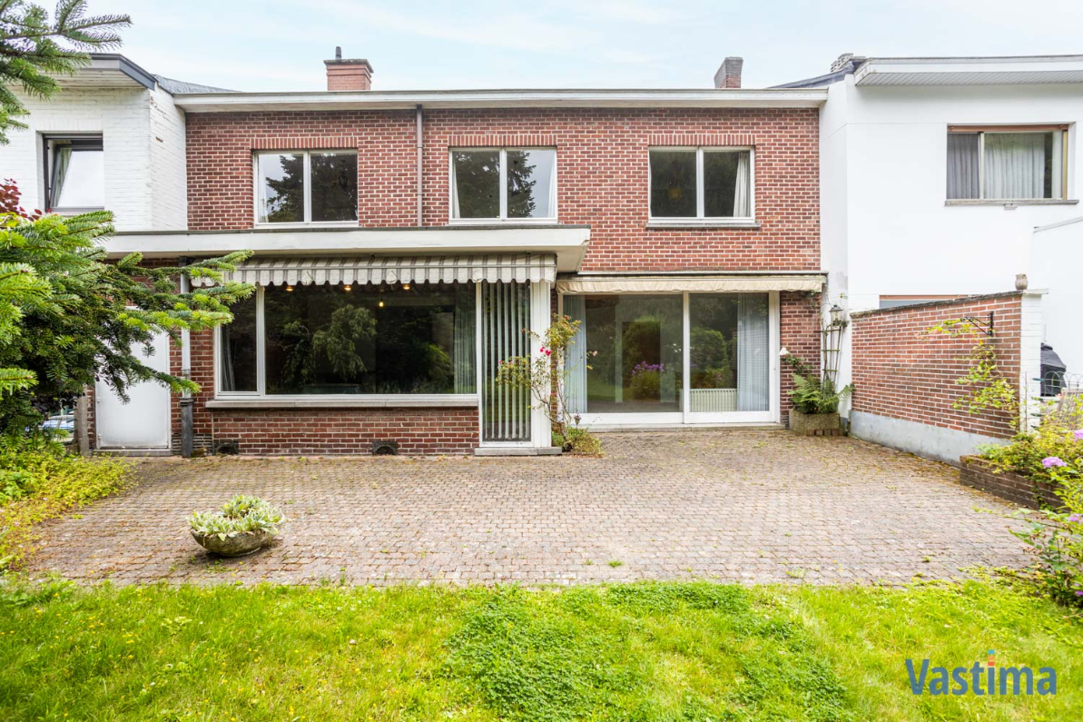 Immo Vastima - Huis Te koop Aalst - Statige burgerwoning met 5 slaapkamers, garage en tuin