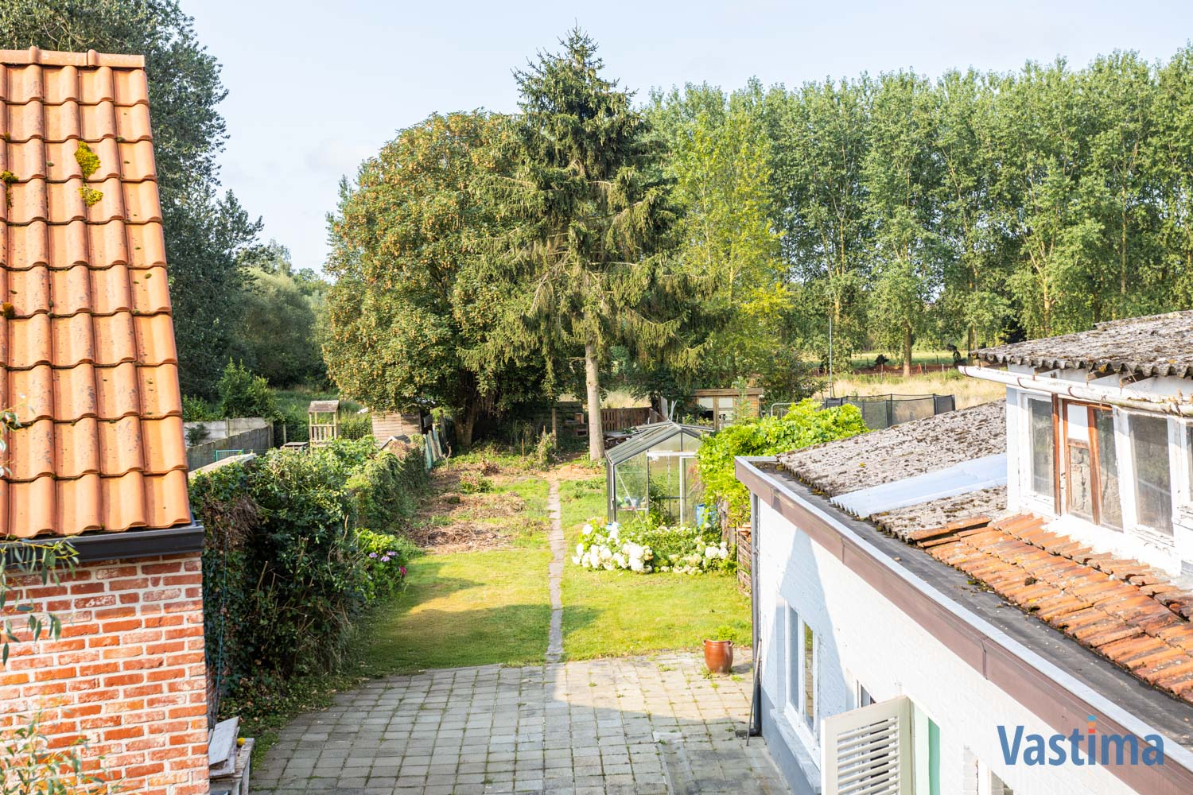 Immo Vastima - Huis Te koop Moorsel - Op te frissen gezinswoning met mooie tuin