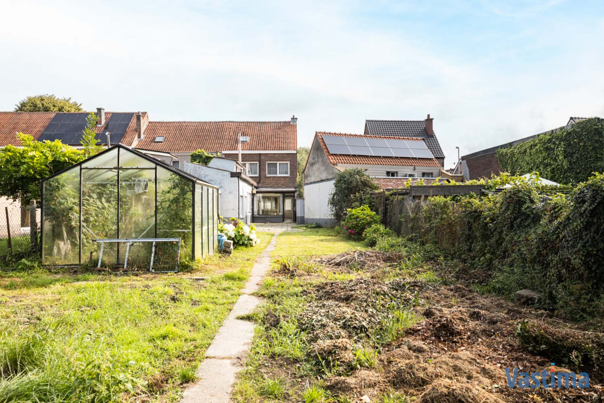 Immo Vastima - Huis Te koop Moorsel - Op te frissen gezinswoning met mooie tuin