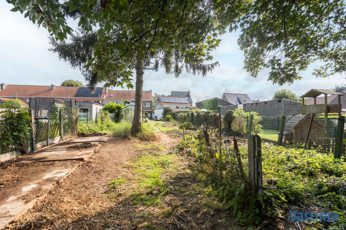 Immo Vastima - Huis Te koop Moorsel - Op te frissen gezinswoning met mooie tuin