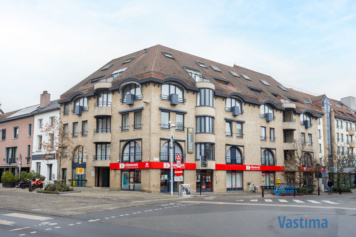Immo Vastima - Appartement Te koop Aalst - Leefappartement op het Keizersplein met 3 slaapkamers en garage