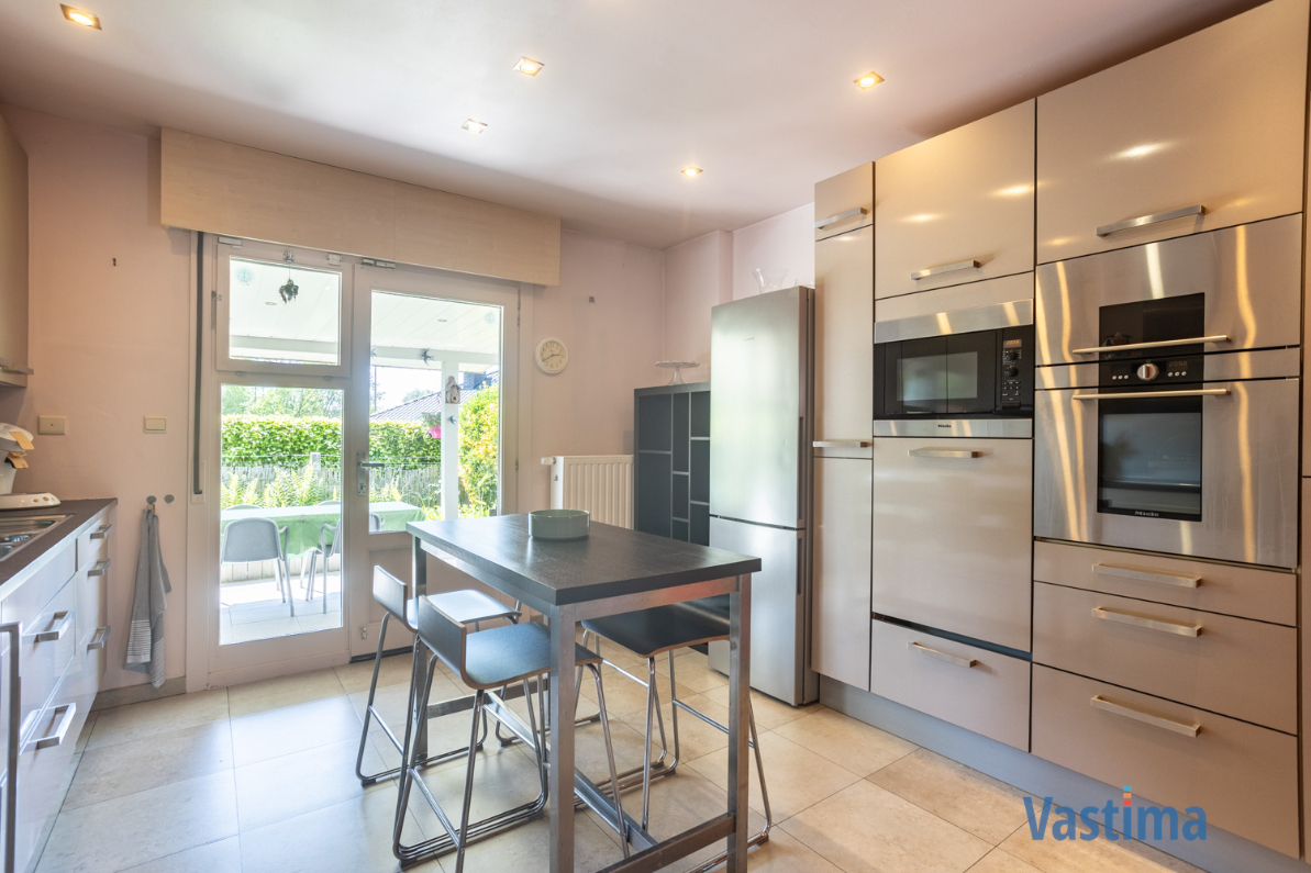 Immo Vastima - Huis Te koop Ternat - Bungalow in een oase van ruimte en rust in het hart van Ternat – ideaal voor gezinnen, kangoeroe wonen of vrij beroeper.