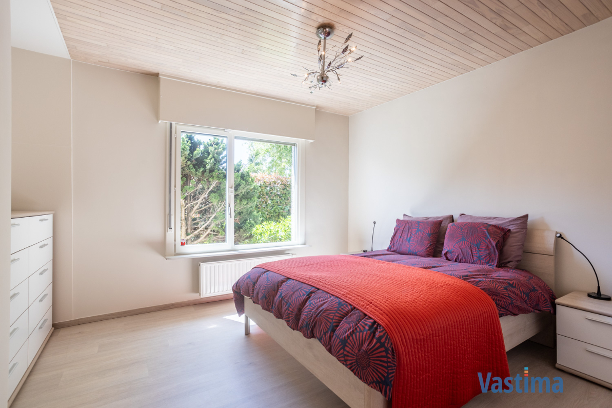 Immo Vastima - Huis Te koop Ternat - Bungalow in een oase van ruimte en rust in het hart van Ternat – ideaal voor gezinnen, kangoeroe wonen of vrij beroeper.