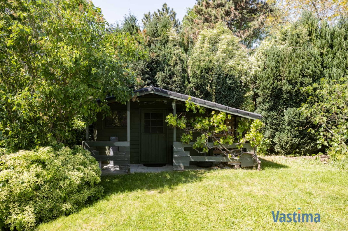 Immo Vastima - Huis Te koop Ternat - Bungalow in een oase van ruimte en rust in het hart van Ternat – ideaal voor gezinnen, kangoeroe wonen of vrij beroeper.