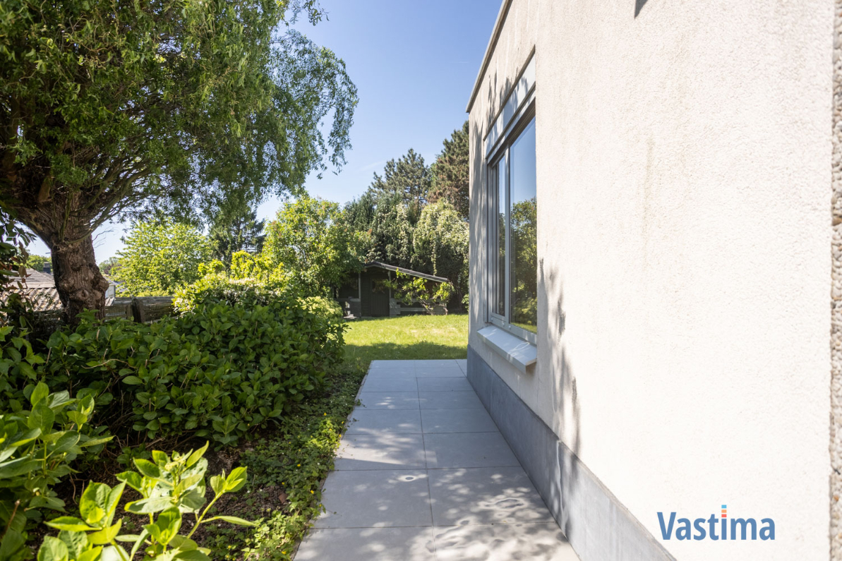 Immo Vastima - Huis Te koop Ternat - Bungalow in een oase van ruimte en rust in het hart van Ternat – ideaal voor gezinnen, kangoeroe wonen of vrij beroeper.