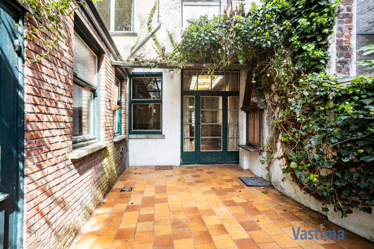 Immo Vastima - Huis Te koop Aalst - Historische charme in hartje Aalst – herenhuis met een verhaal