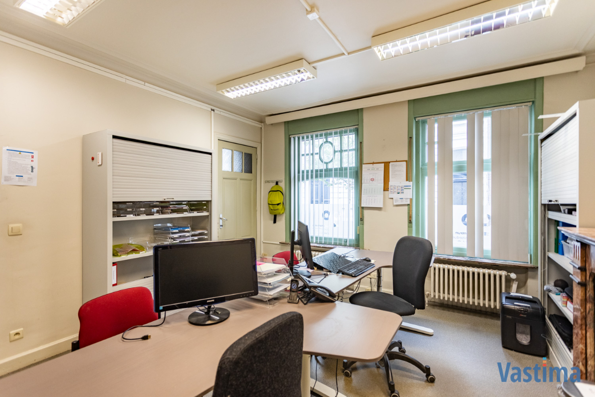 Immo Vastima - Huis Te koop Aalst - Uniek pand in hartje Aalst – voormalige school met tal van mogelijkheden
