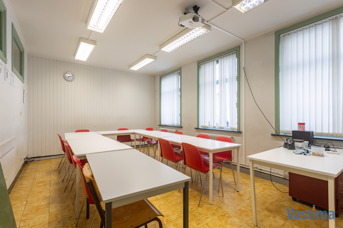 Immo Vastima - Huis Te koop Aalst - Uniek pand in hartje Aalst – voormalige school met tal van mogelijkheden