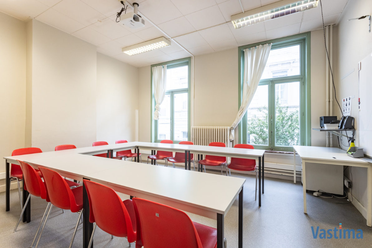 Immo Vastima - Huis Te koop Aalst - Uniek pand in hartje Aalst – voormalige school met tal van mogelijkheden