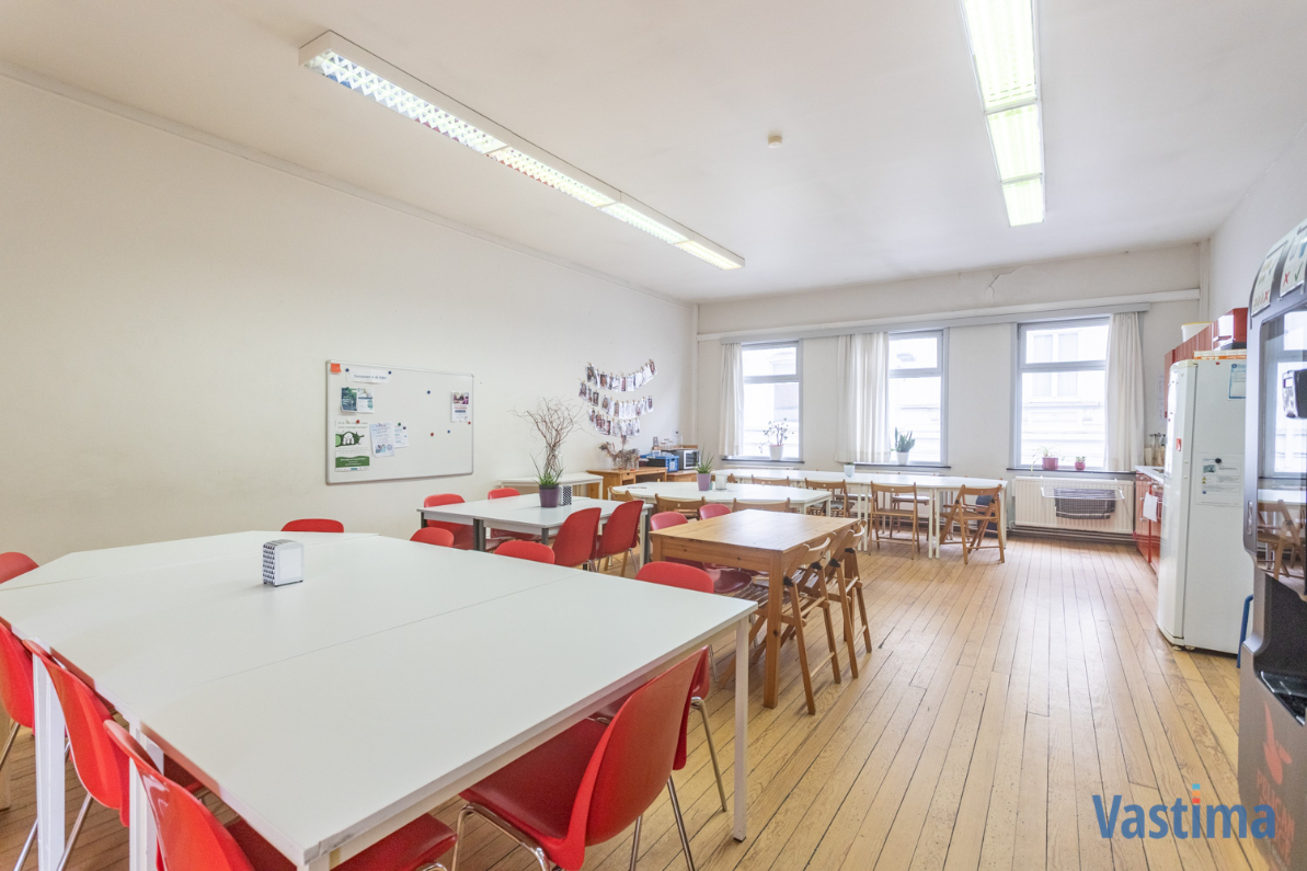 Immo Vastima - Huis Te koop Aalst - Uniek pand in hartje Aalst – voormalige school met tal van mogelijkheden