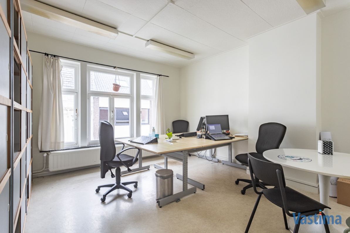 Immo Vastima - Huis Te koop Aalst - Uniek pand in hartje Aalst – voormalige school met tal van mogelijkheden