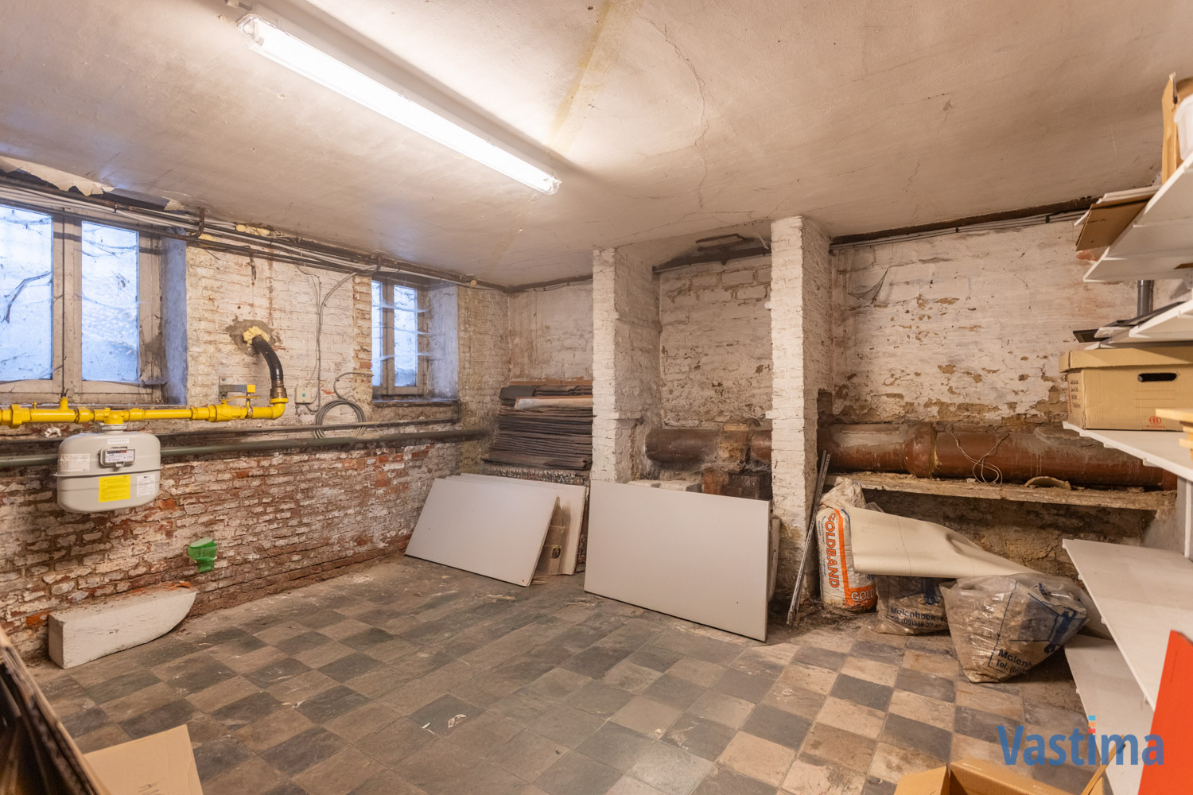 Immo Vastima - Huis Te koop Aalst - Uniek pand in hartje Aalst – voormalige school met tal van mogelijkheden