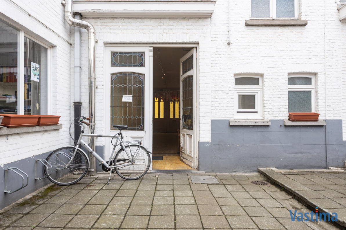Immo Vastima - Huis Te koop Aalst - Uniek pand in hartje Aalst – voormalige school met tal van mogelijkheden