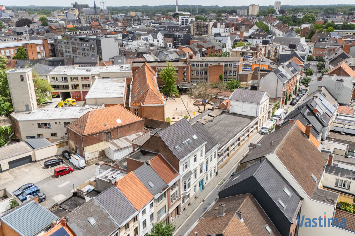 Immo Vastima - Huis Te koop Aalst - Uniek pand in hartje Aalst – voormalige school met tal van mogelijkheden