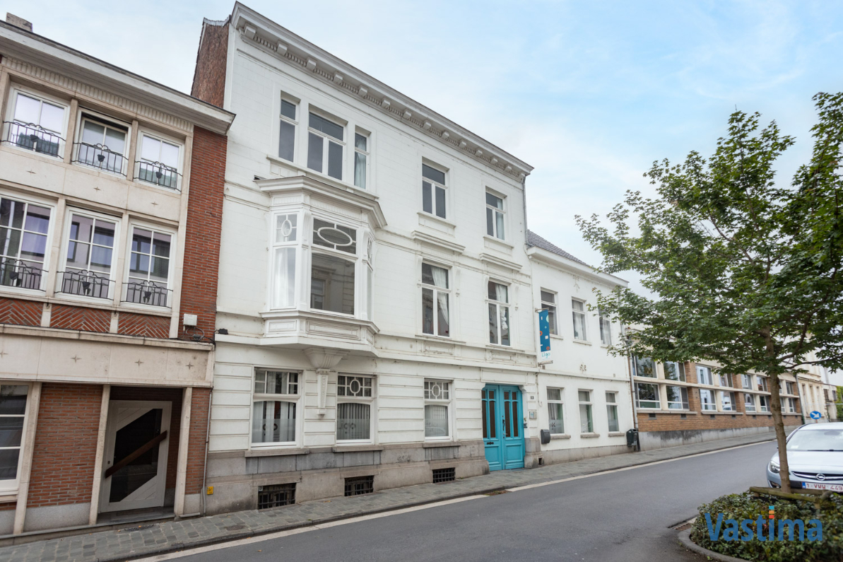 Immo Vastima - Kantoor Te koop Aalst - Uniek pand in hartje Aalst – voormalige school met tal van mogelijkheden