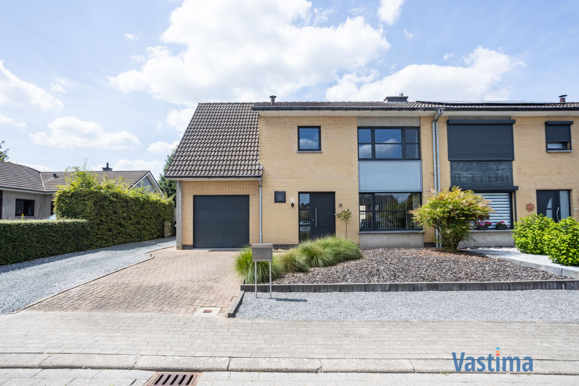 Immo Vastima - Huis Te koop Affligem - Halfopen gezinswoning met 3-4 slaapkamers en extra garage