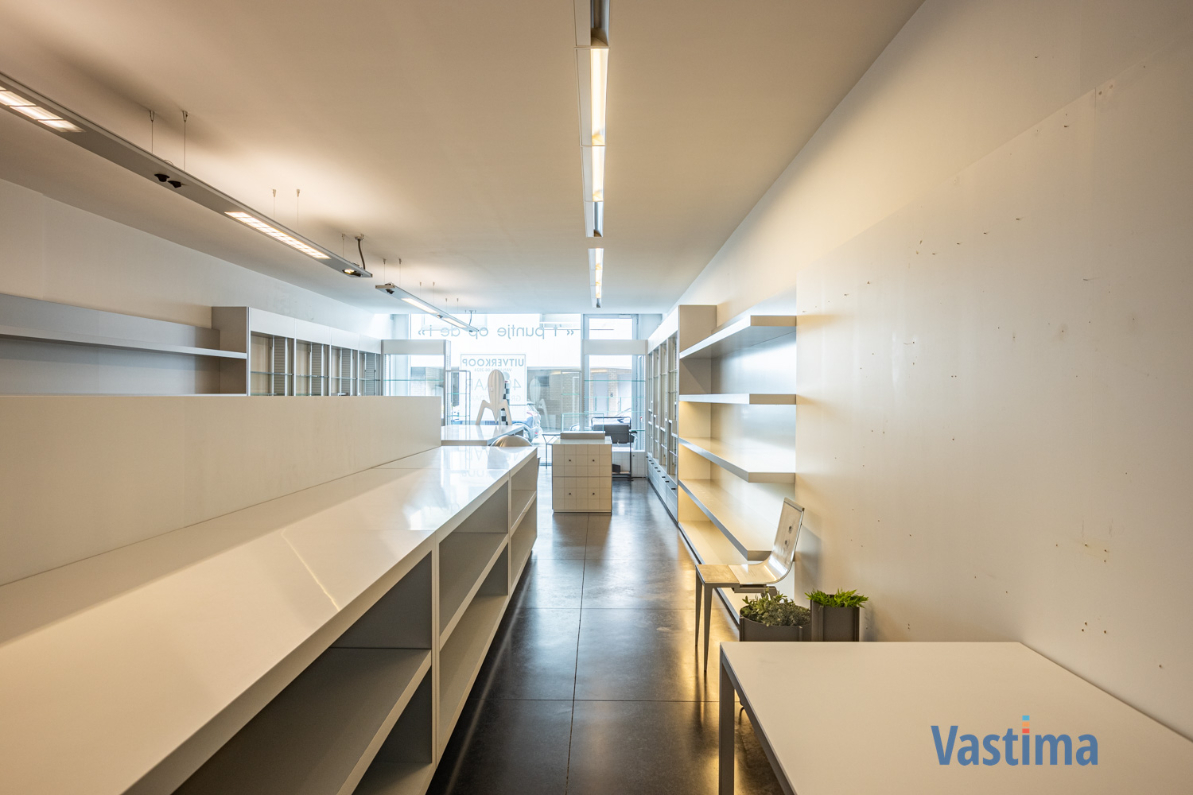 Immo Vastima - Commercieel Te koop Aalst - Unieke investeringskans: handelspand met woongelegenheid in hartje Aalst