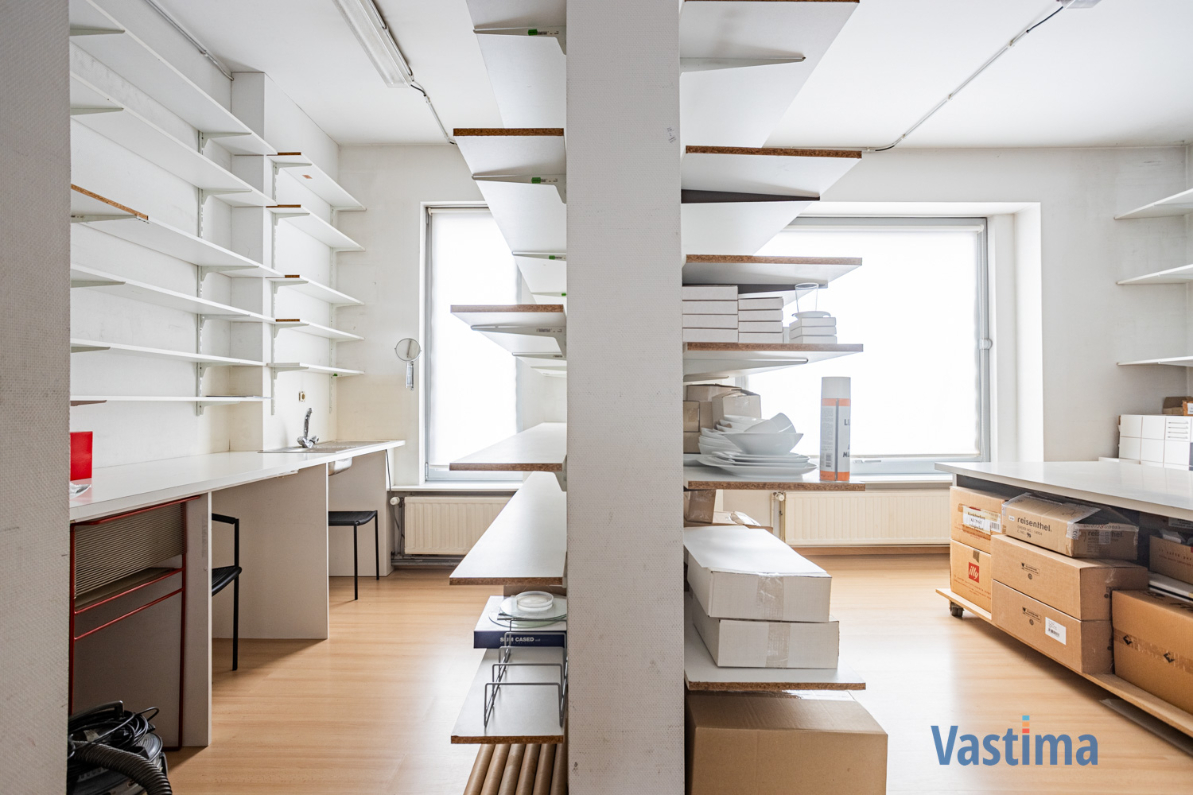 Immo Vastima - Huis Te koop Aalst - Unieke investeringskans: handelspand met woongelegenheid in hartje Aalst